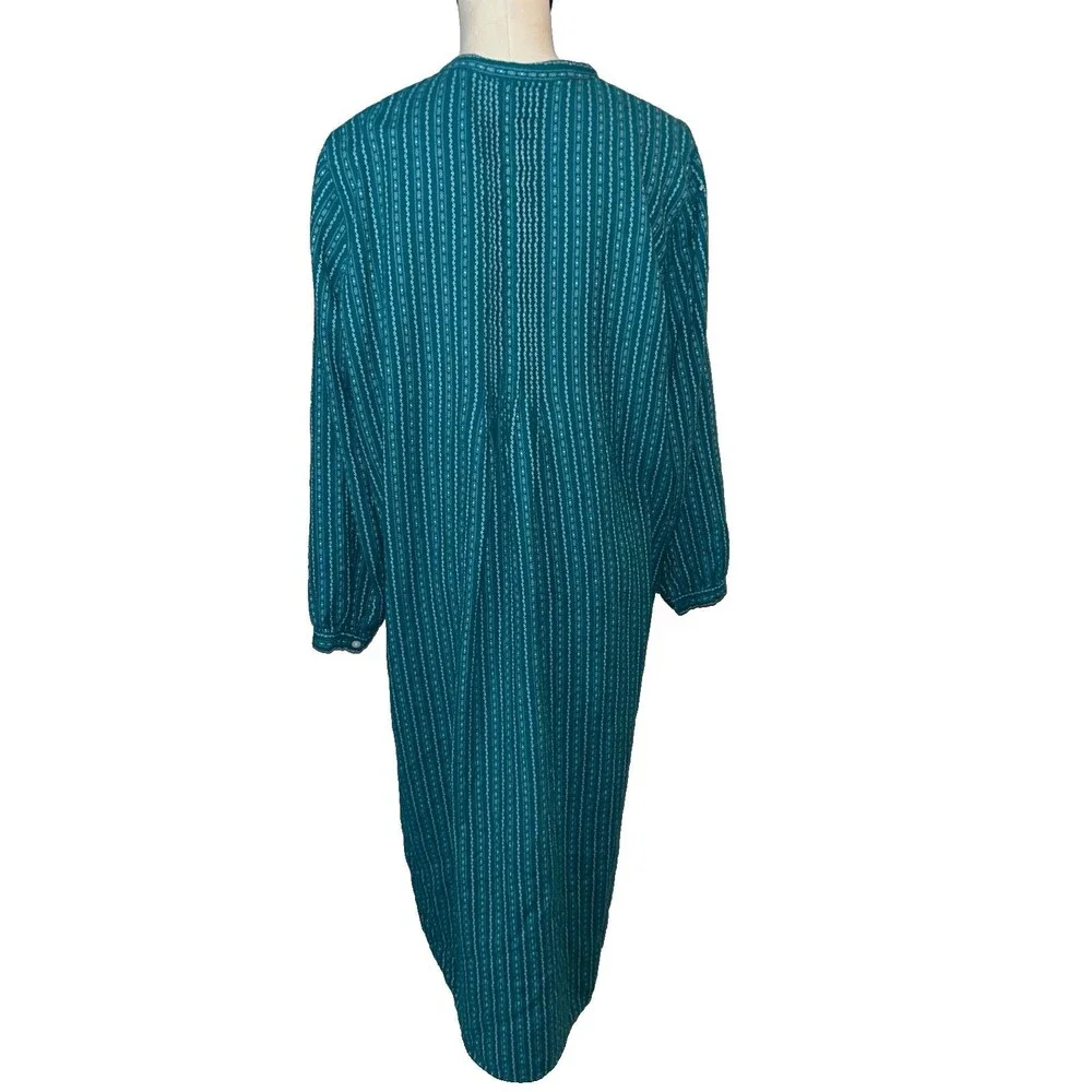 L.L.Bean Women's Embroidered Pintuck Flannel Nightgown size L Retro Cottagecore